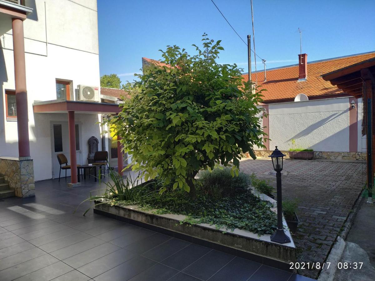 Apartman Tia Όσιγιεκ Εξωτερικό φωτογραφία